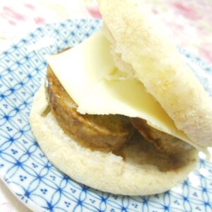 ライ麦マフィンで❤チキンハンバーグサンド♪